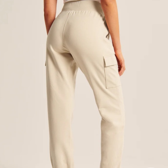 NWT Abercrombie Luxe Terry Cargo Joggers - Picture 4 of 6